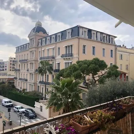 Plein Centre De Beaulieu Apartment Exterior photo